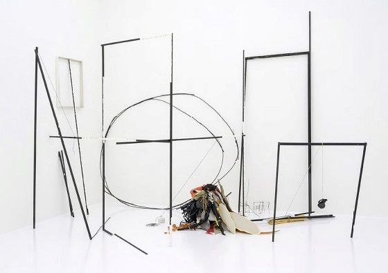 Ana Strika, Fundus of momentary requisites: on hold hold on, rewind, 2019, Installation, Dimension variabel, diverse Materialien, Foto: Zoe Tempest