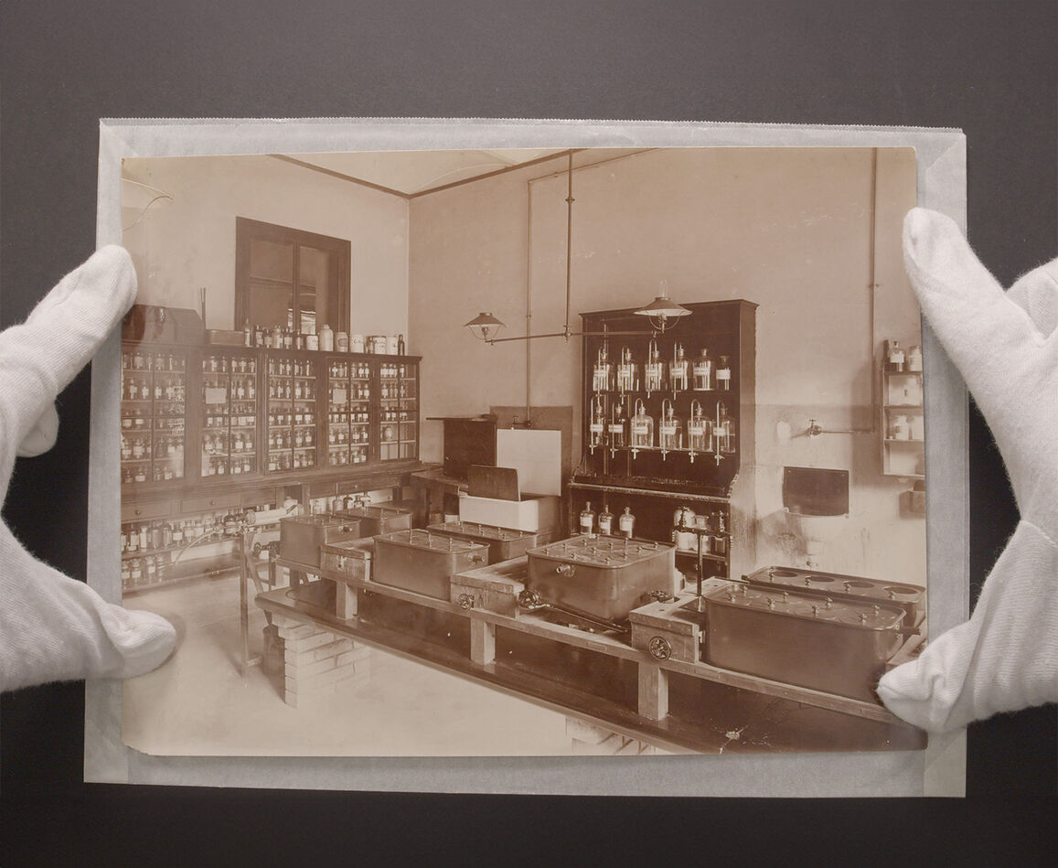 Denise Bertschi, Colors of (Colonial) Chemistry, 2025, Videostill (Ausschnitt)