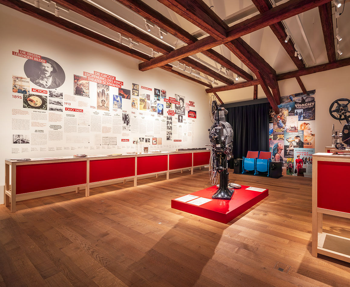Der Ernemann IV-Projektor von ca. 1934 ist ein zentrales Element der Ausstellung (Bild: Roberta Fele)